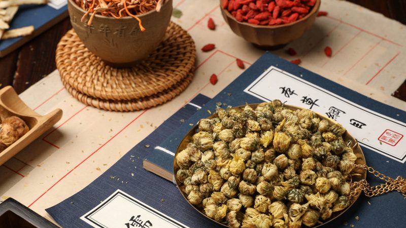 地段选择：人流量与交通便利性